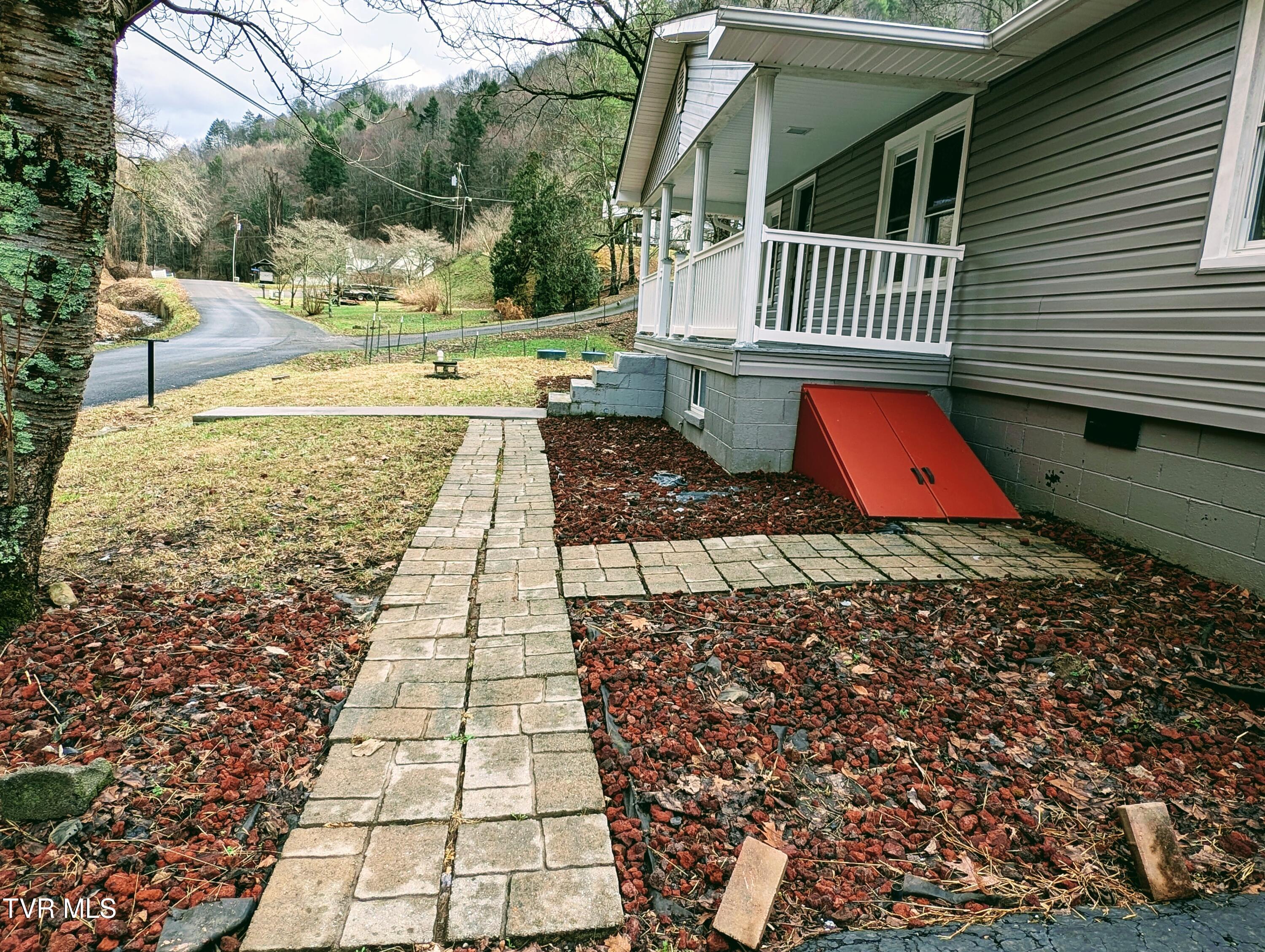 1478 Red Dirt Road Vansant, VA 24656 - Photo 4 of 24 1000010714