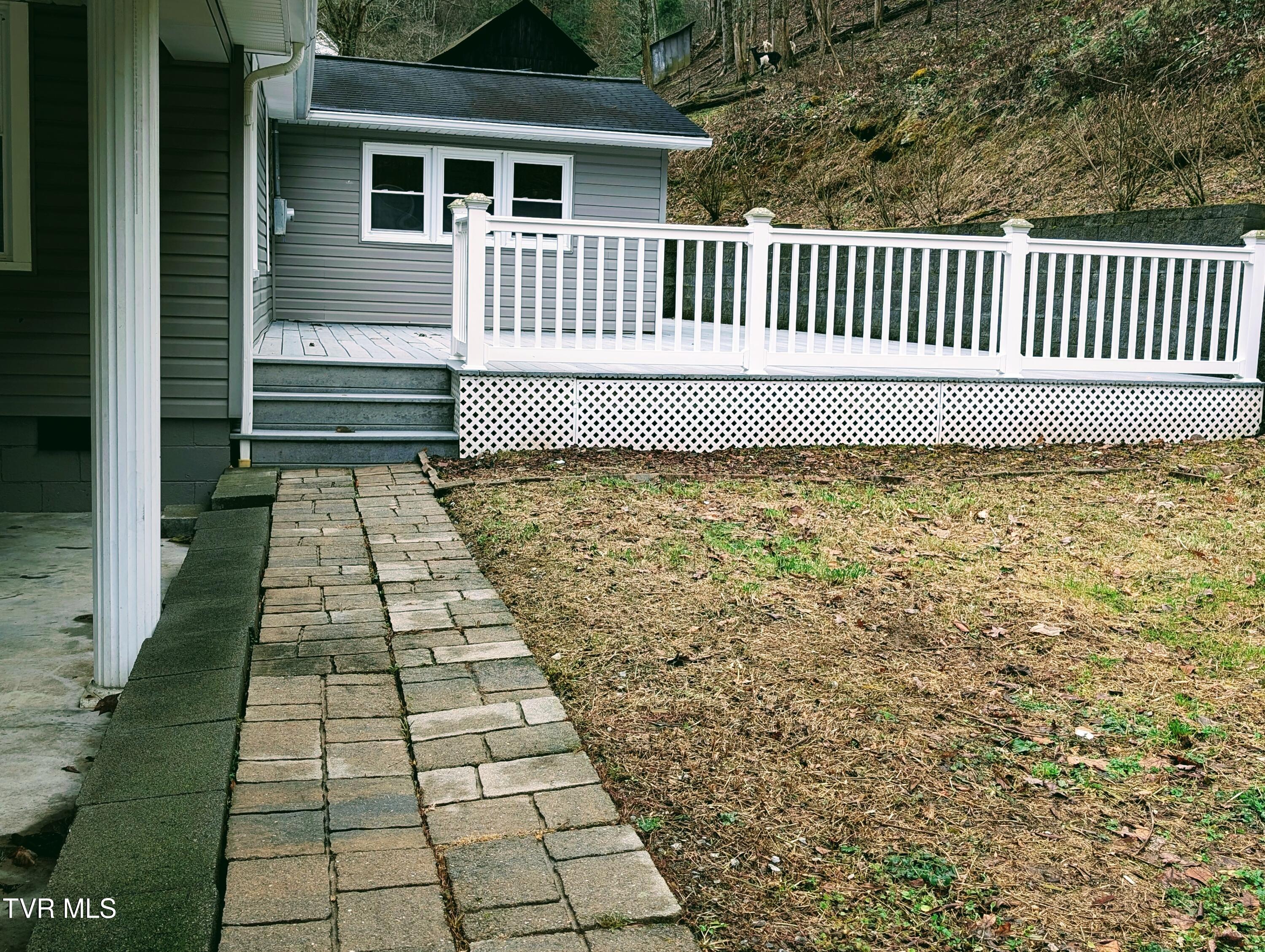 1478 Red Dirt Road Vansant, VA 24656 - Photo 8 of 24 1000010718