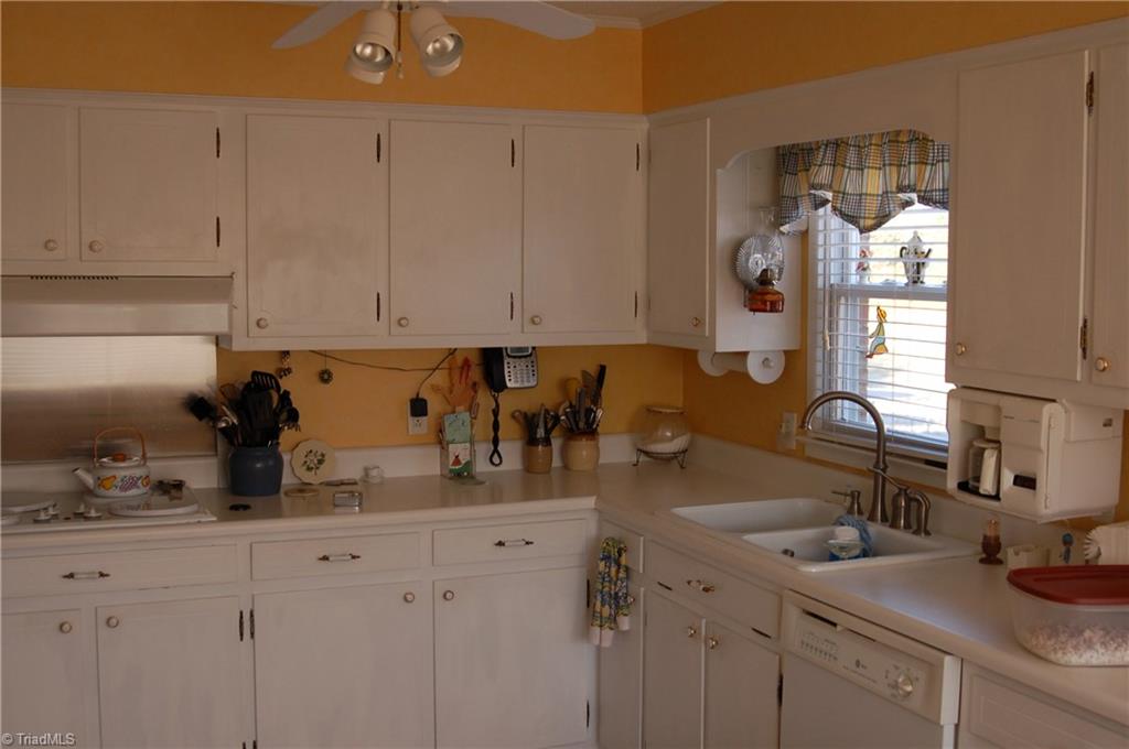 3945 Lewiston Road Summerfield, NC 27358 - Photo 5 of 18 Kitchen