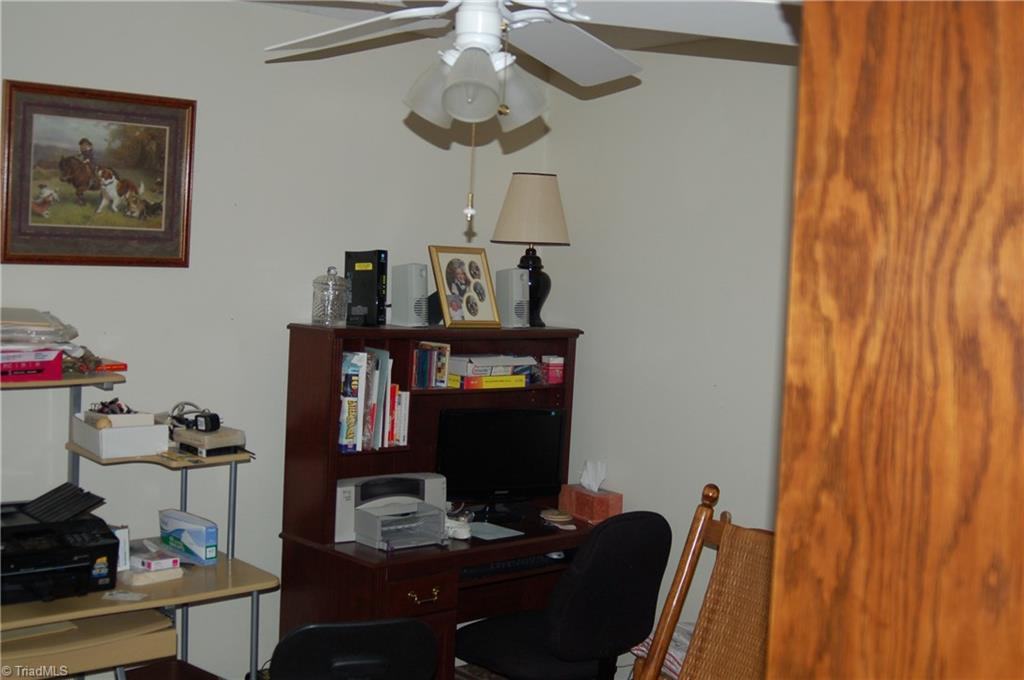 3945 Lewiston Road Summerfield, NC 27358 - Photo 10 of 18 Office