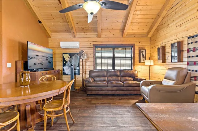 $2,950,000 | 170 County Road 2180, Clarksville, TX 75426