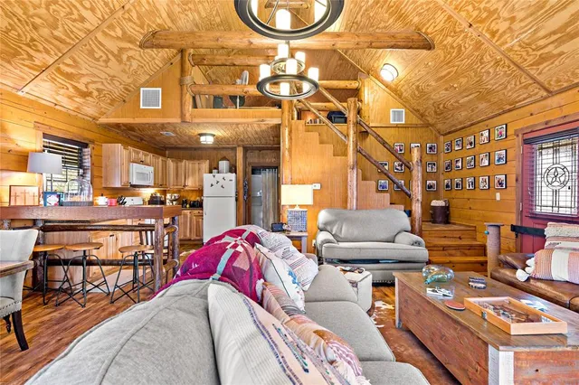 $2,950,000 | 170 County Road 2180, Clarksville, TX 75426