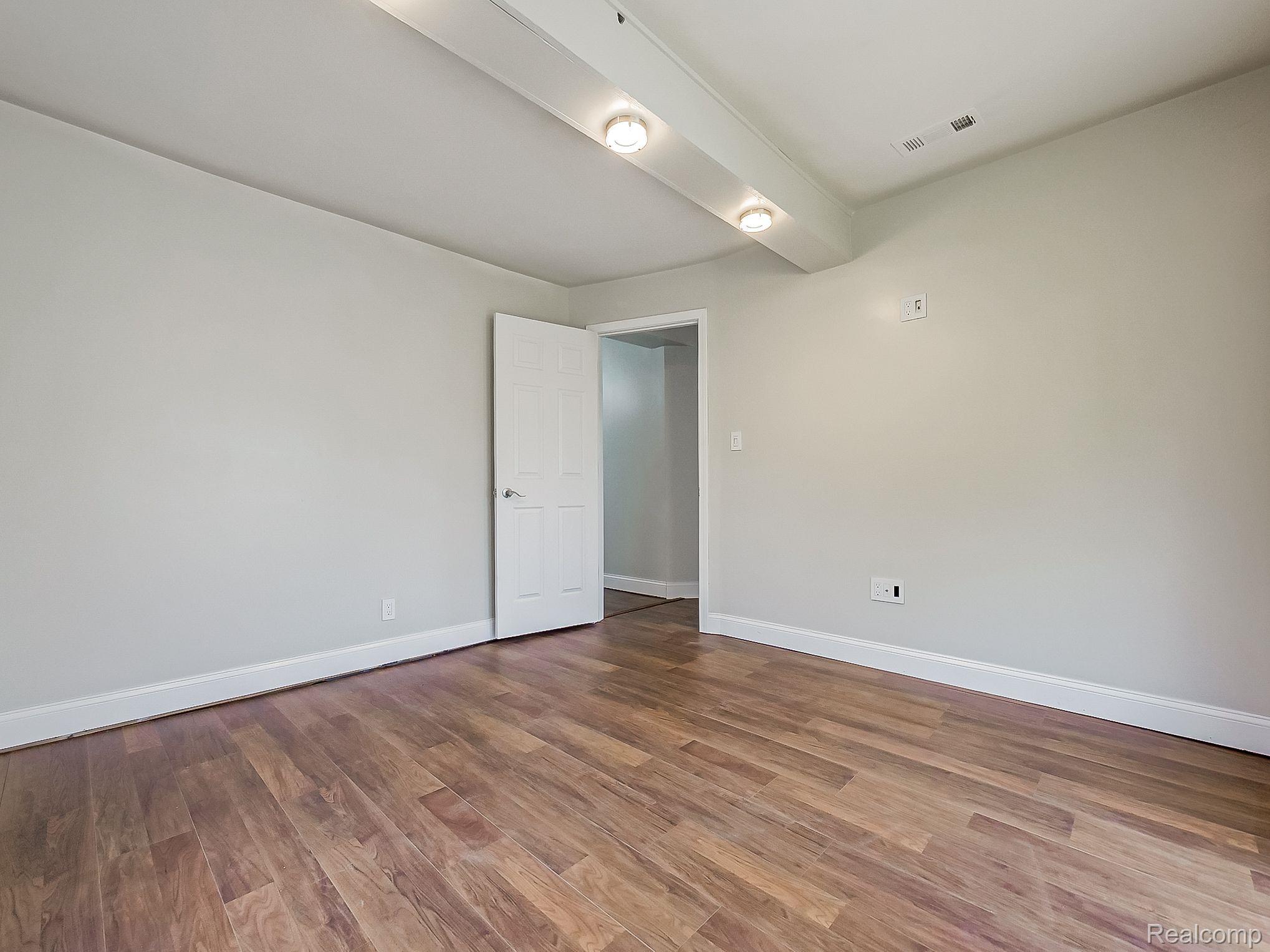 44120 Utica Road Utica, MI 48317 - Photo 17 of 23 Gallery Image 17