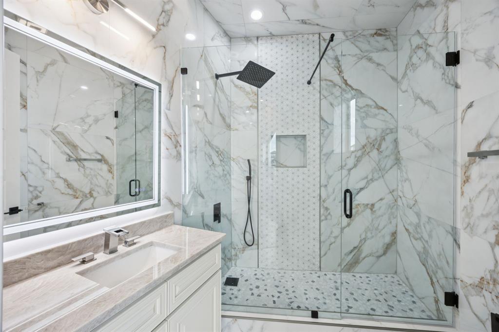 1933 Noe Boulevard Heath, TX 75126 - Photo 27 of 40 Guest full bathroom