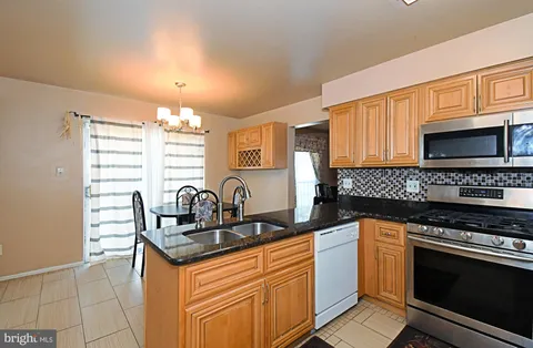 $599,900 | 806 St Christopher Lane, Philadelphia, PA 19116