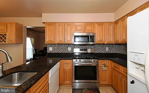 $599,900 | 806 St Christopher Lane, Philadelphia, PA 19116