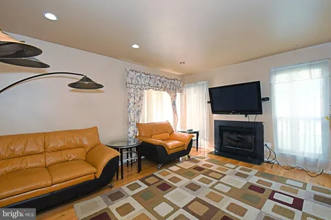 $599,900 | 806 St Christopher Lane, Philadelphia, PA 19116