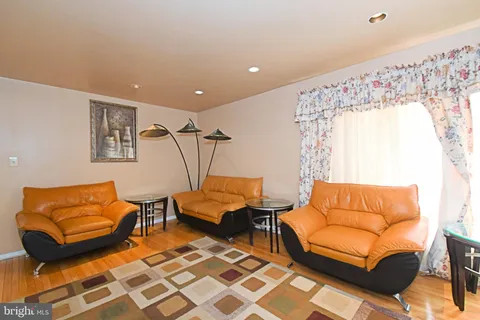 $599,900 | 806 St Christopher Lane, Philadelphia, PA 19116