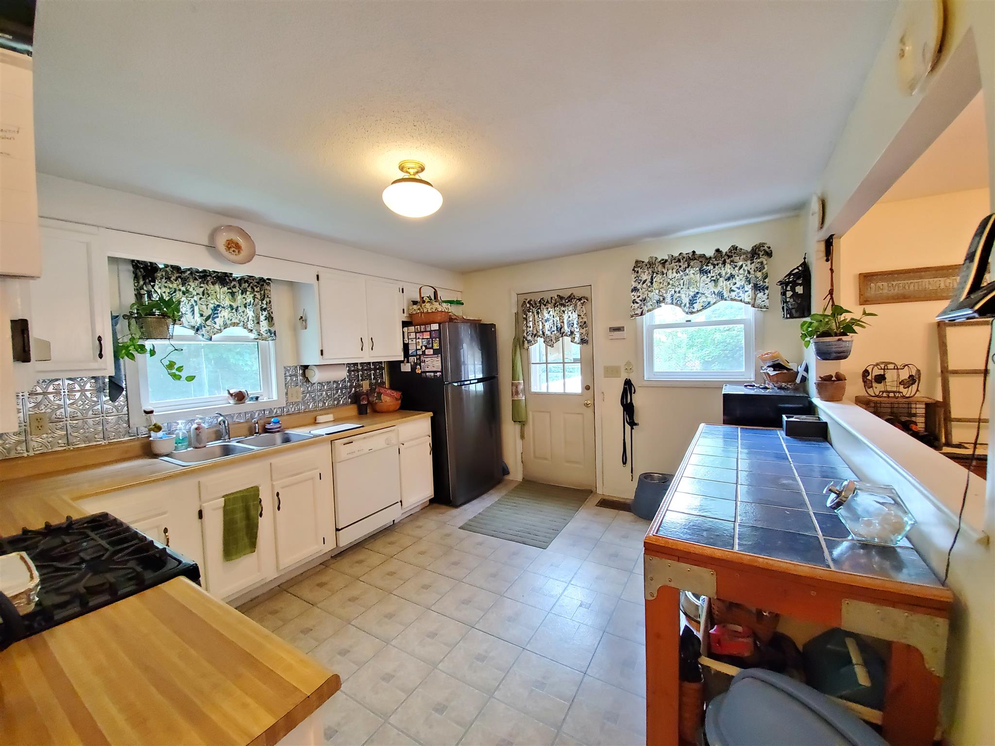 444 Micol Road Pembroke, NH 03275 - Photo 4 of 23 Gallery Image 4