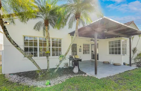 a view of a house with backyard and a garden