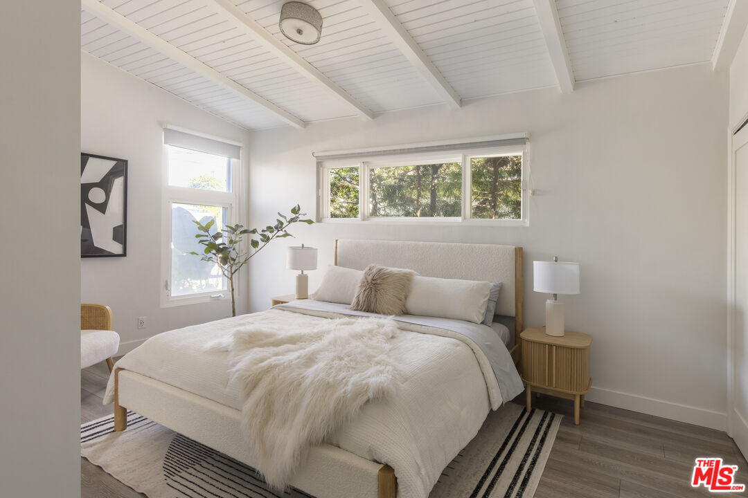 716 West Oak Avenue El Segundo, CA 90245 - Photo 15 of 35 a bedroom with a bed and wooden floor