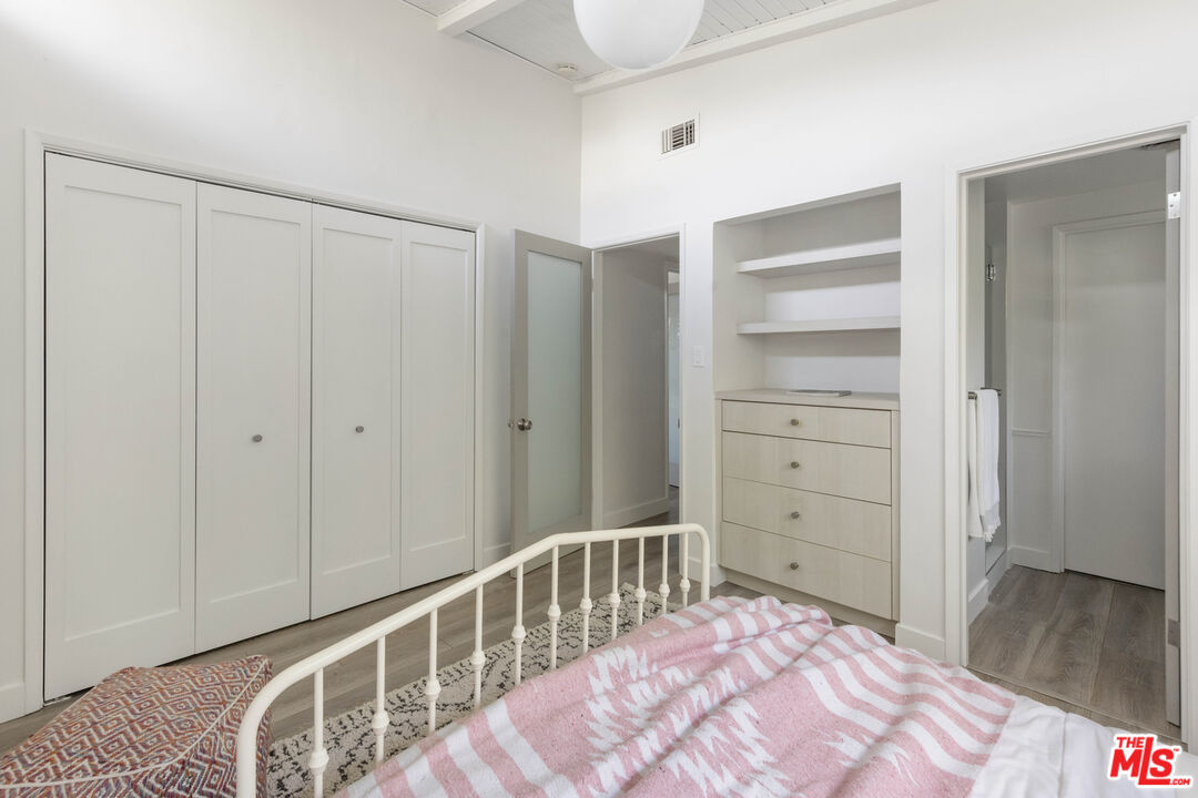 716 West Oak Avenue El Segundo, CA 90245 - Photo 22 of 35 a bedroom with a bed and wooden floor