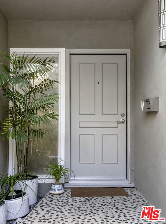 716 West Oak Avenue El Segundo, CA 90245 - Photo 3 of 35 a view of a door and chair in the room