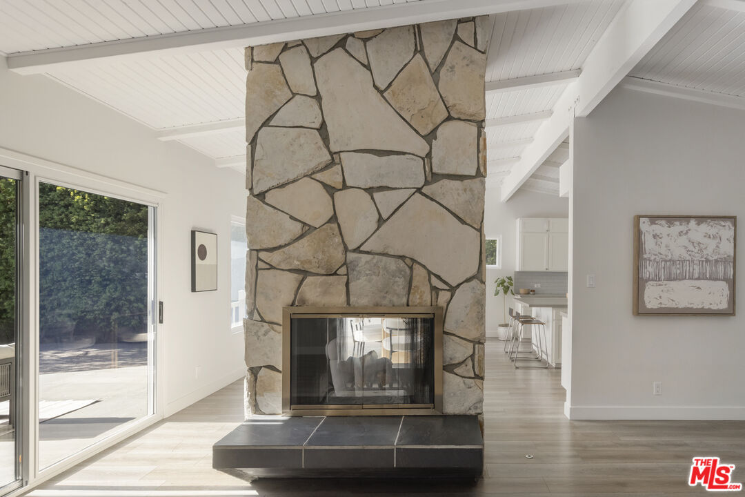 716 West Oak Avenue El Segundo, CA 90245 - Photo 6 of 35 a living room with a fireplace