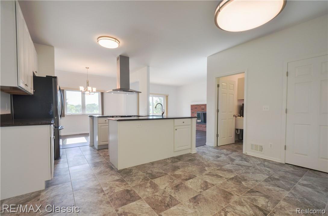 36242 Smithfield Road Farmington, MI 48335 - Photo 13 of 55 36242 Smithfield Rd HDR24.jpg