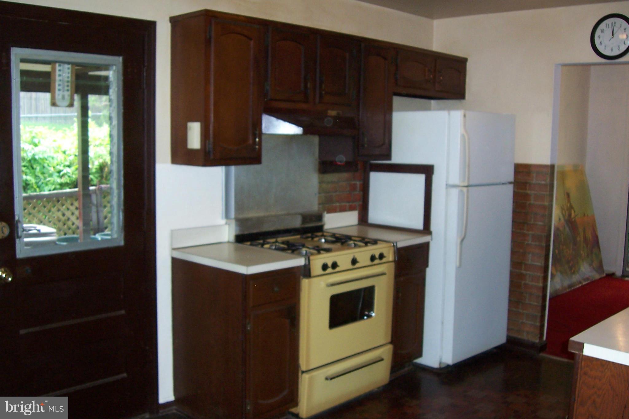 1804 Middlevale Terrace Silver Spring, MD 20906 - Photo 7 of 19 Kitchen