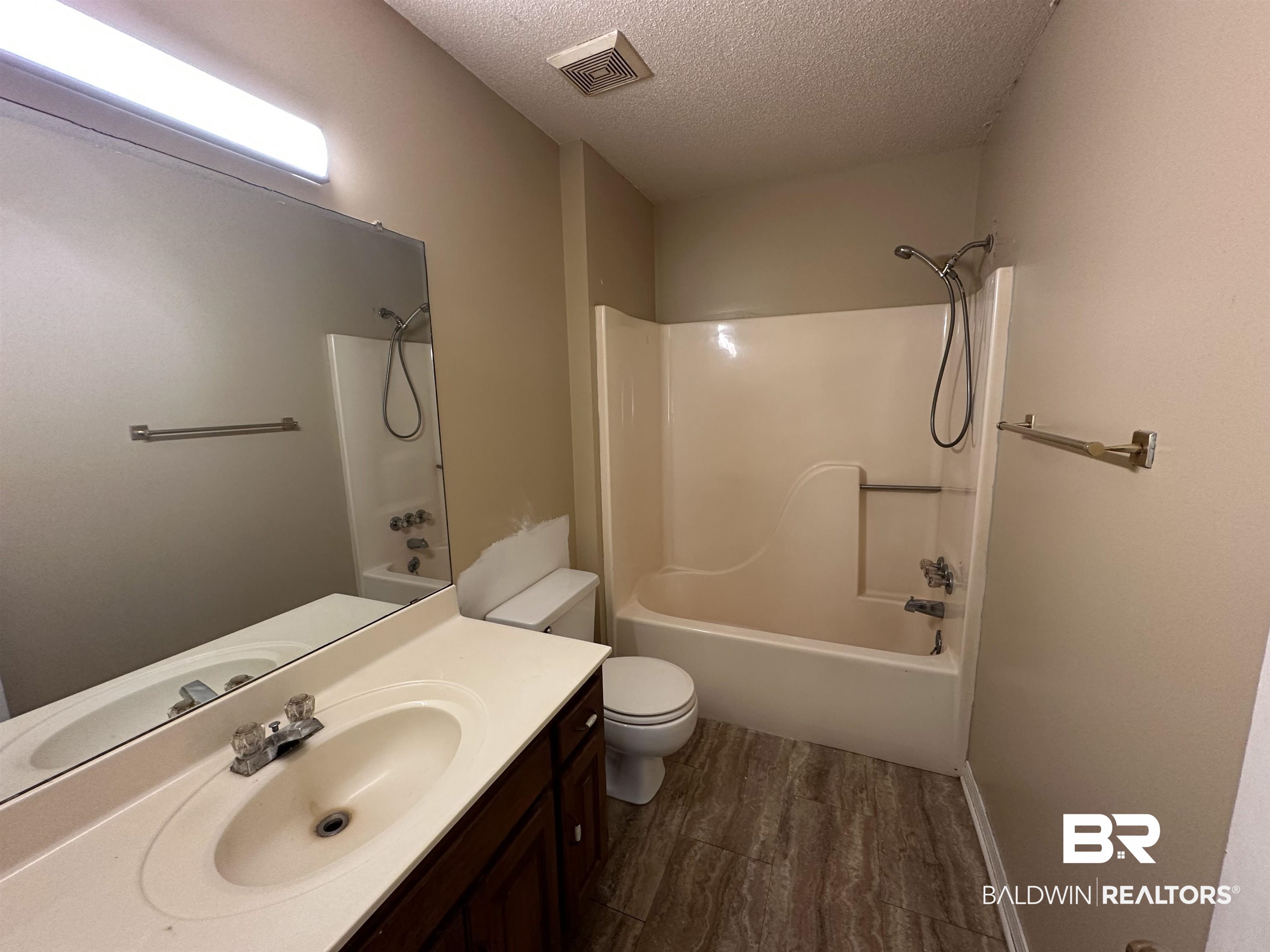 10761 Cowart Road Mobile, AL 36695 - Photo 15 of 26 guest bathroom