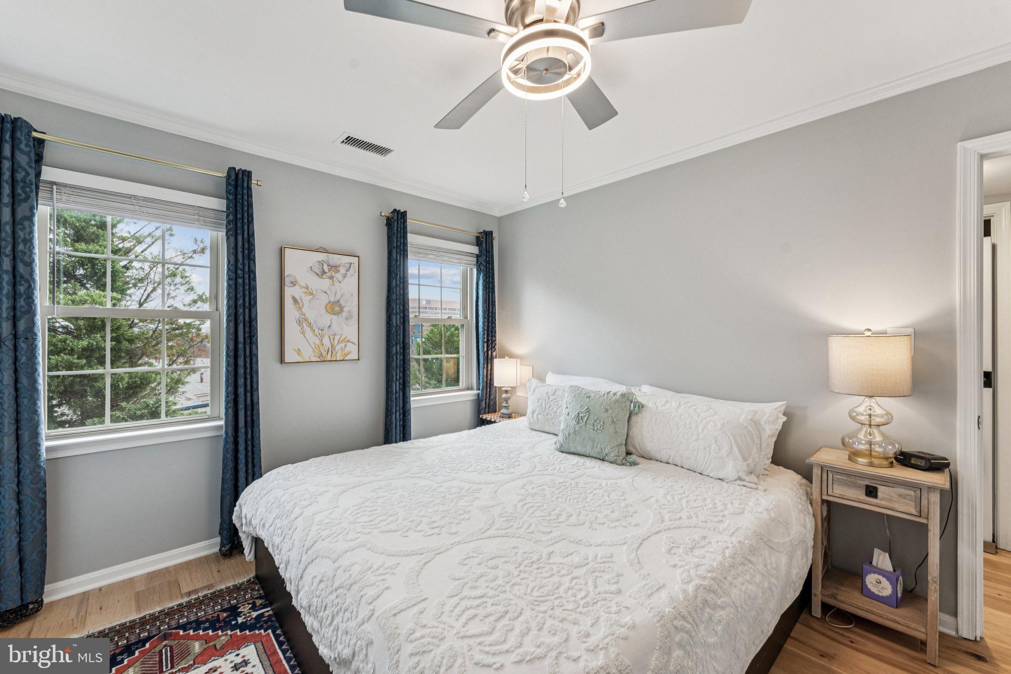 509 Bashford Lane, Unit 6 Alexandria, VA 22314 - Photo 12 of 20 a bedroom with a bed and a tv on the dresser