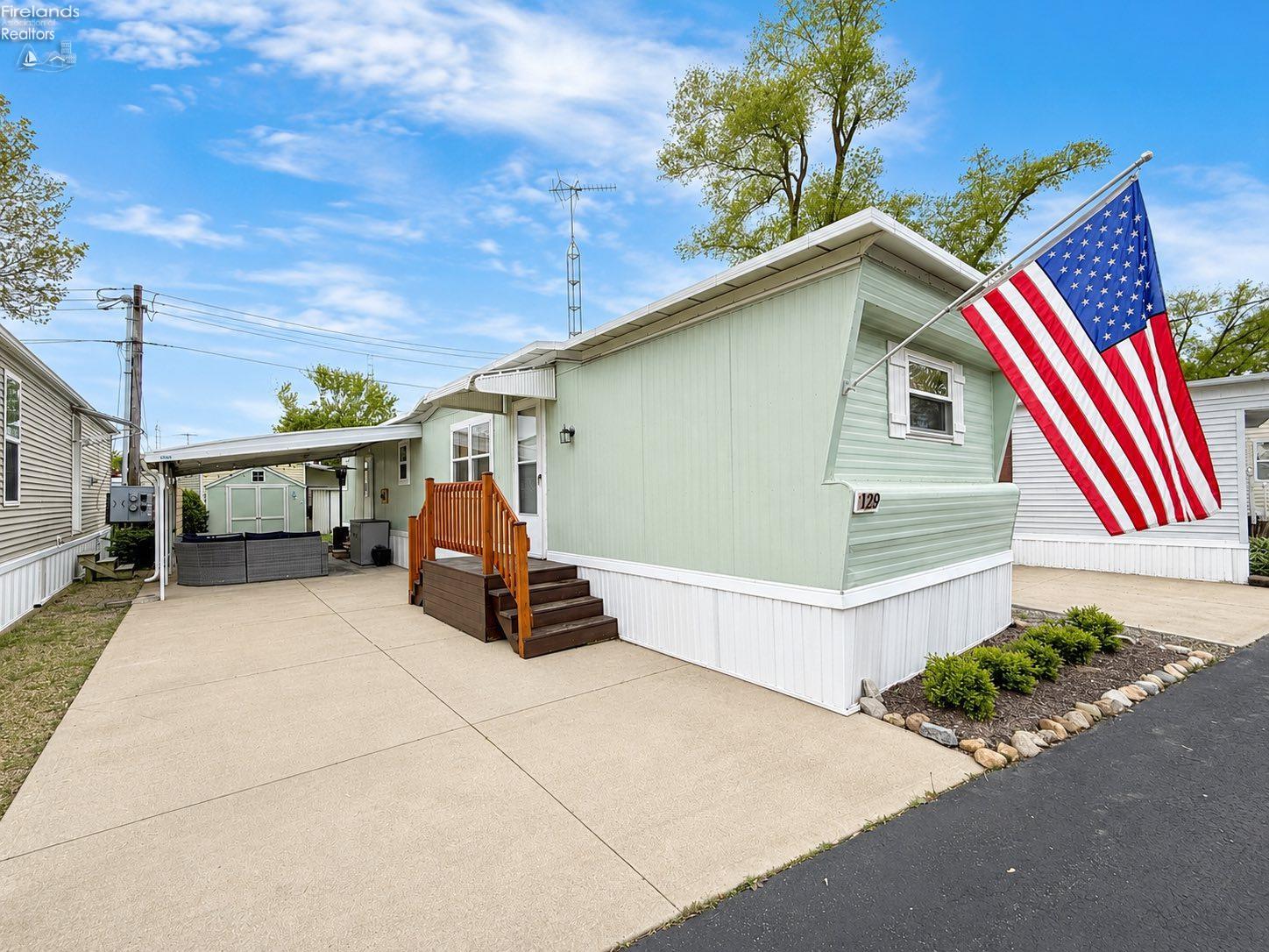 1623 Northeast Catawba Road, Unit 129 Port Clinton, OH 43452 - Photo 1 of 16 Gallery Image 1
