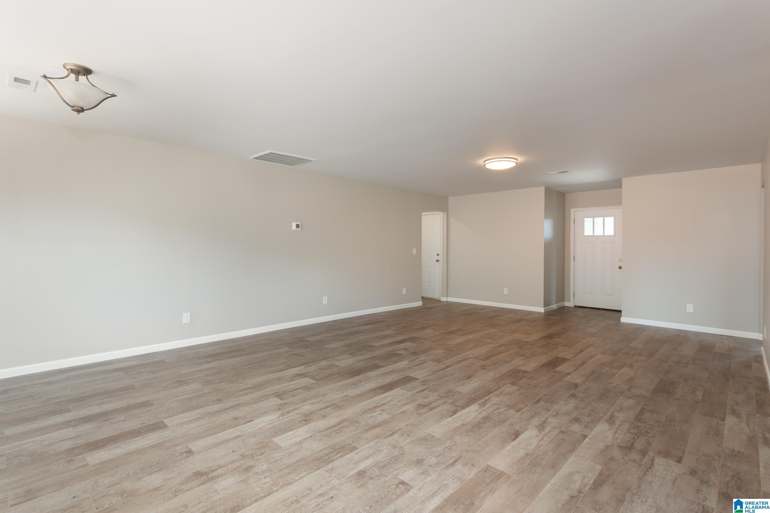 895 Bruce Street Anniston, AL 36201 - Photo 5 of 33