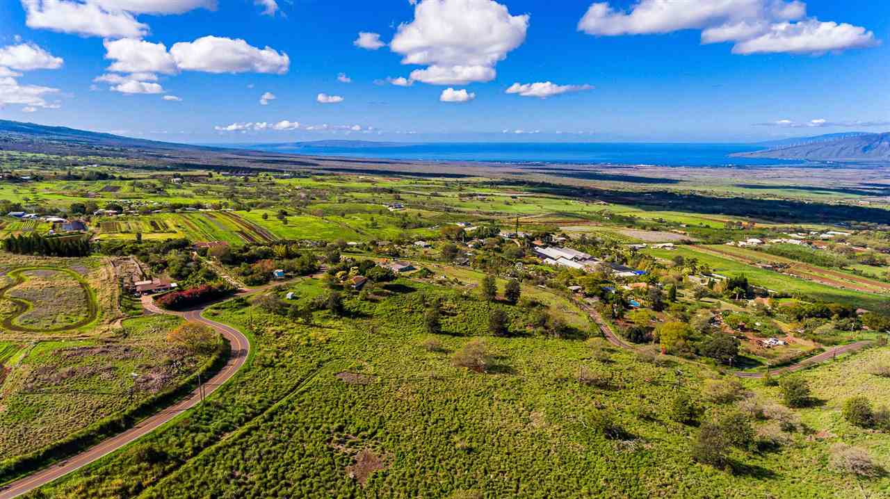 704 Omaopio Road Kula, HI 96790 - Photo 2 of 30 a view of an indoor swimming pool