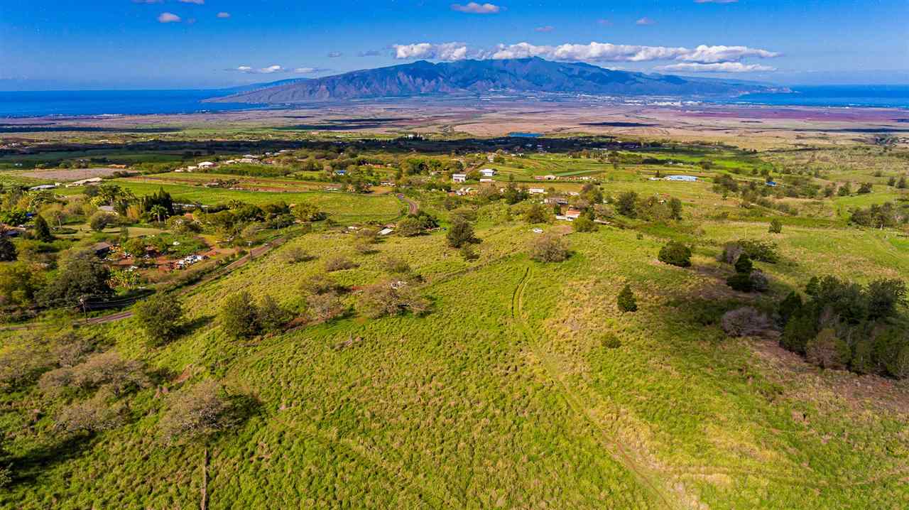 704 Omaopio Road Kula, HI 96790 - Photo 23 of 30 a view of a big room with wooden floor and city view