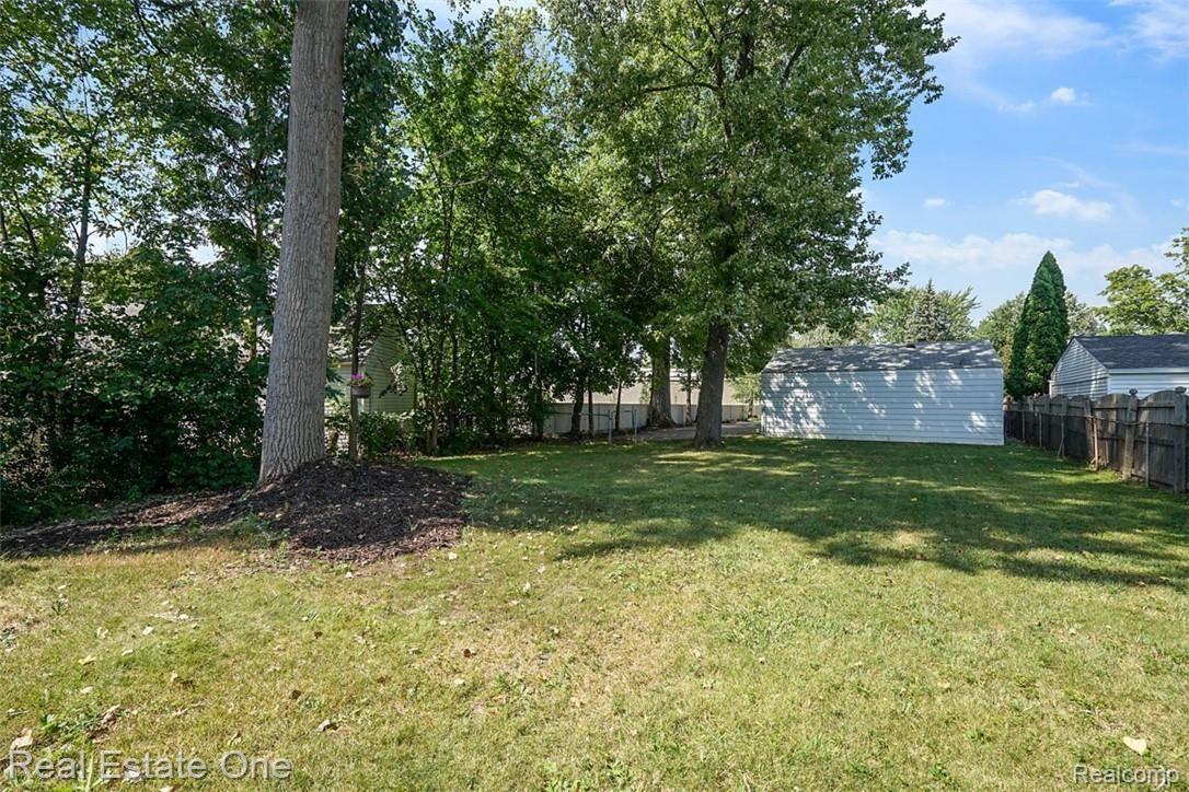 1217 West Webster Road Royal Oak, MI 48073 - Photo 24 of 24 1217 backyard fav.jpg