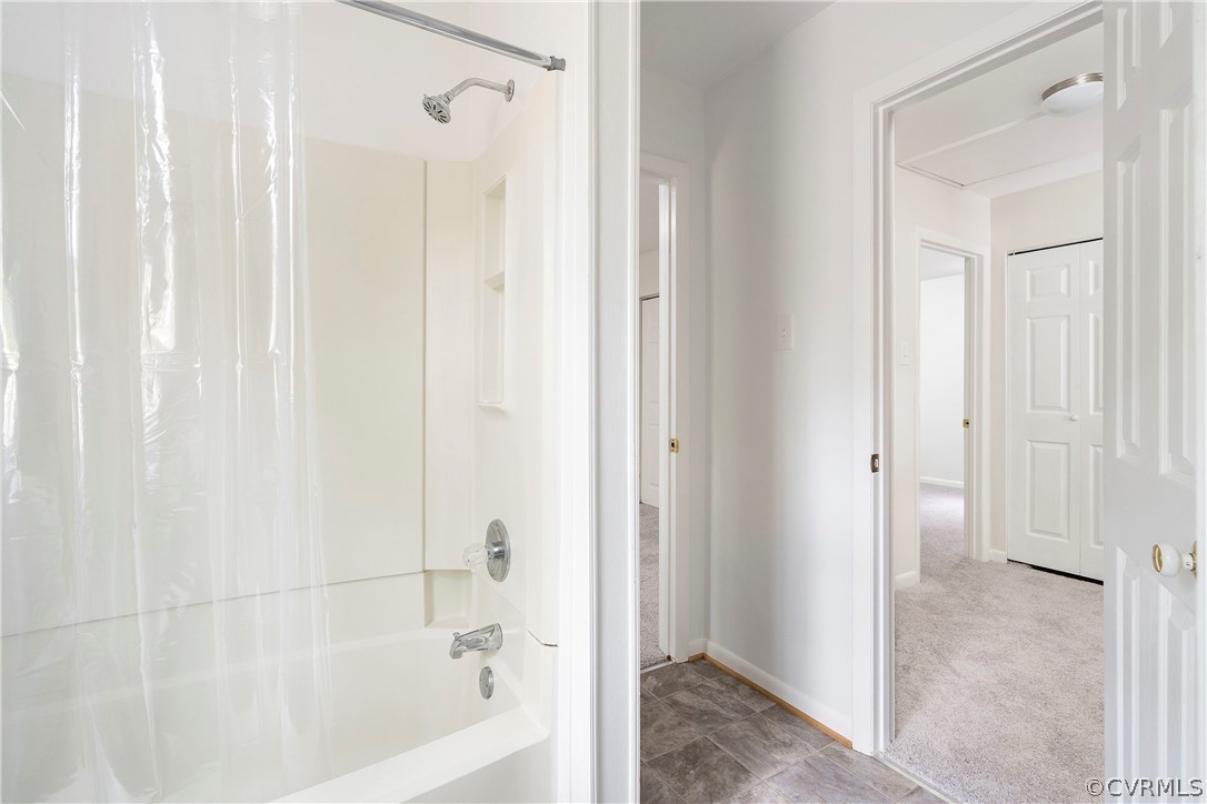 10316 Reams Road Richmond, VA 23236 - Photo 18 of 32 a bathroom with a bathtub