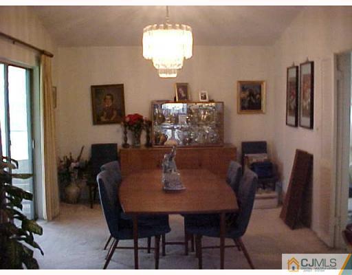 27 Hallo Street Edison, NJ 08837 - Photo 4 of 6 Gallery Image 4