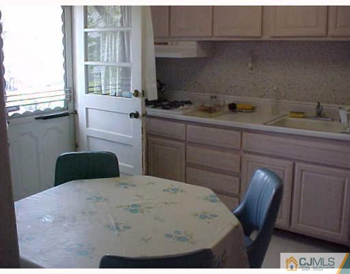 27 Hallo Street Edison, NJ 08837 - Photo 5 of 6 Gallery Image 5