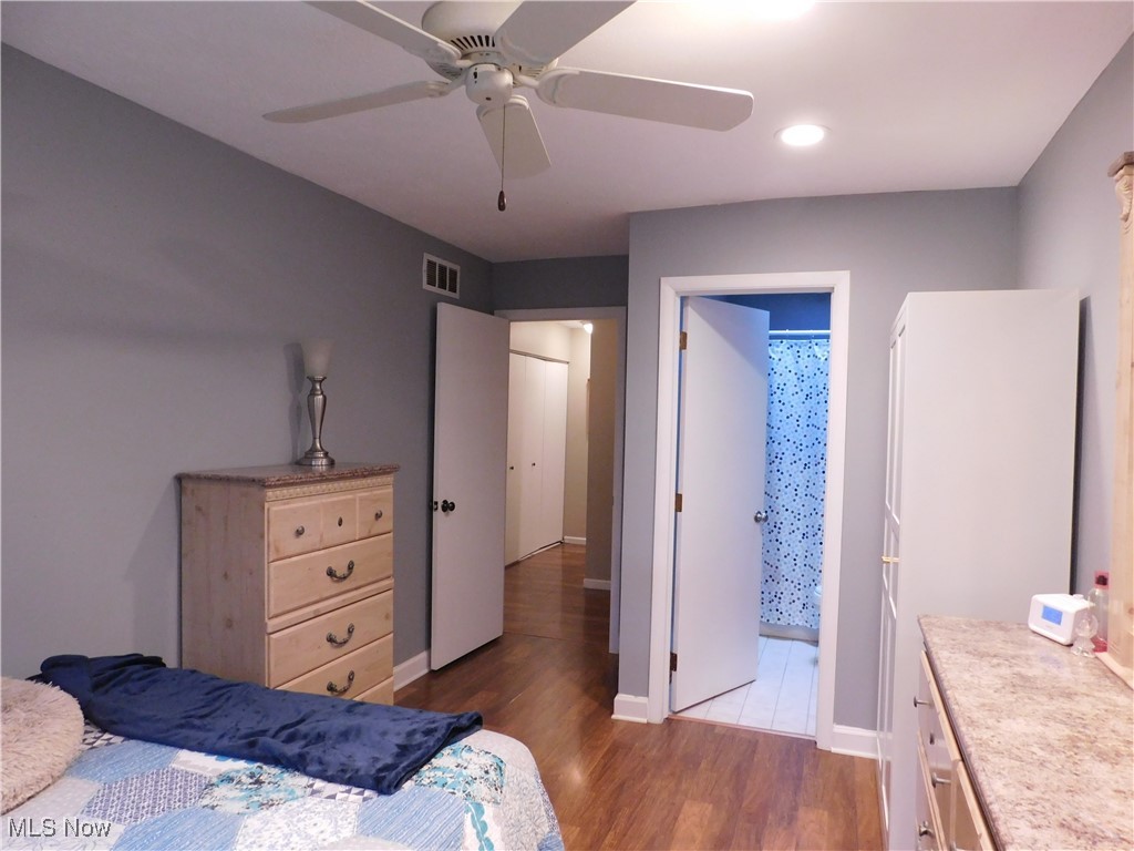 987 Hampton Ridge Drive Akron, OH 44313 - Photo 27 of 49 Bedroom featuring full bath