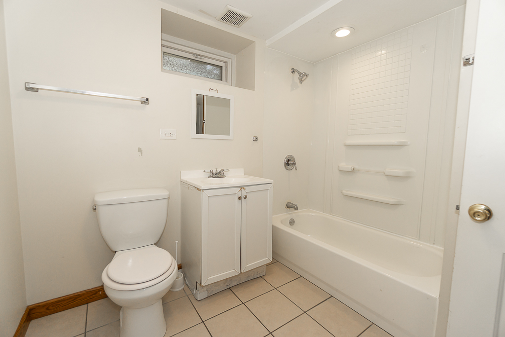 649 South Wisconsin Avenue Addison, IL 60101 - Photo 17 of 21