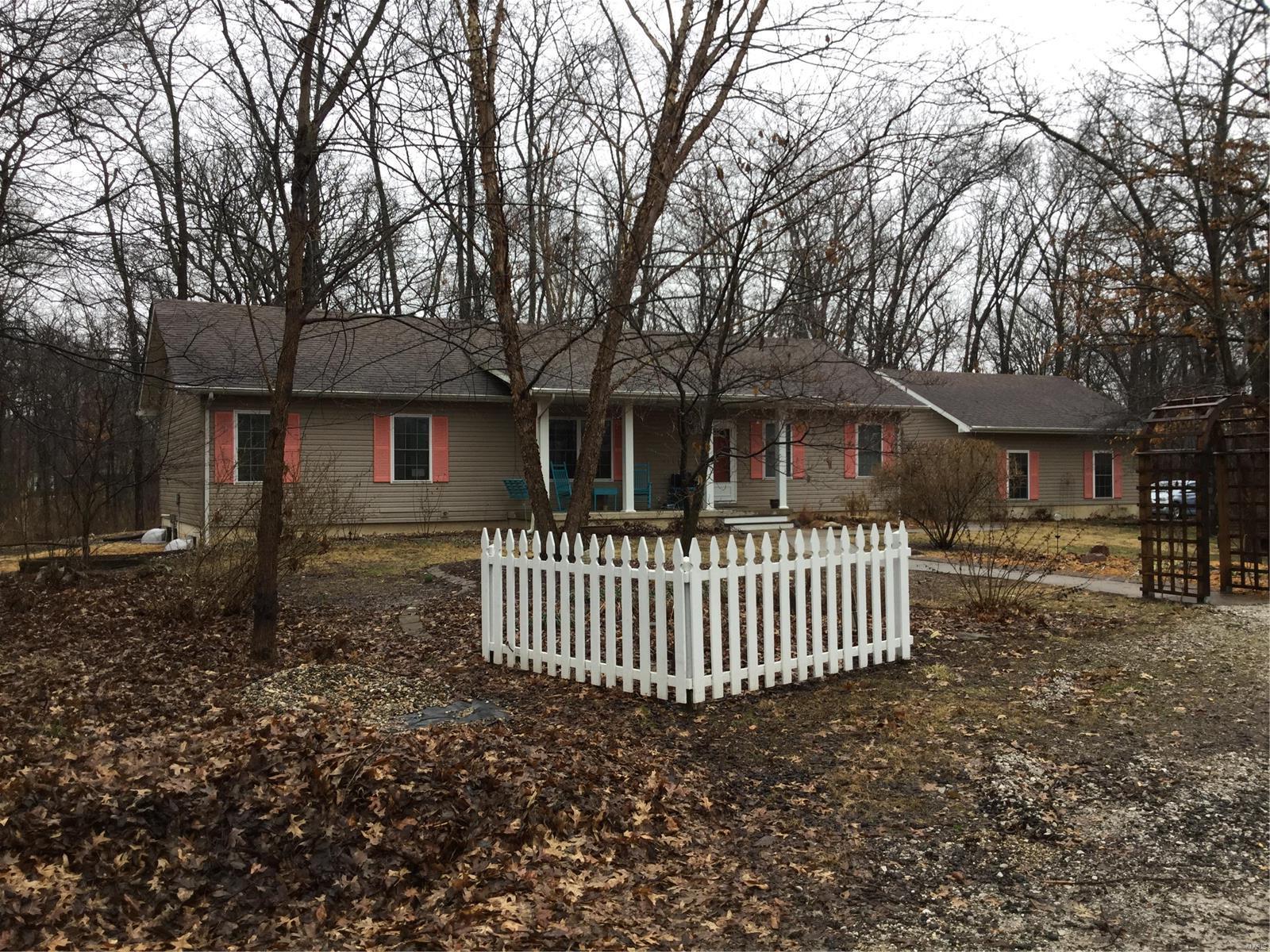 1167 Country Club Road Greenville, IL 62246 - Photo 4 of 45 Gallery Image 4