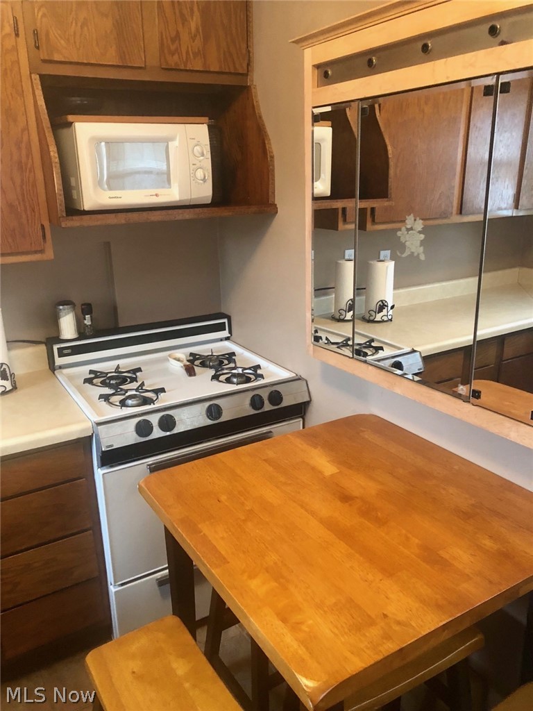 1092 Reed Avenue Akron, OH 44306 - Photo 6 of 26 Kitchen View & Compact Table & Benches can also remain.