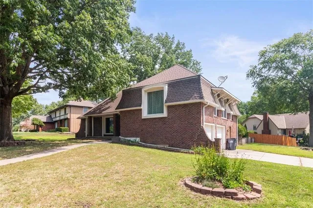 $329,000 | 1200 Northeast Crestview Drive, Blue Springs, MO 64014