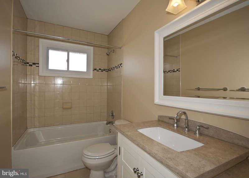 7410 Allmont Road Baltimore, MD 21244 - Photo 11 of 23 Bath