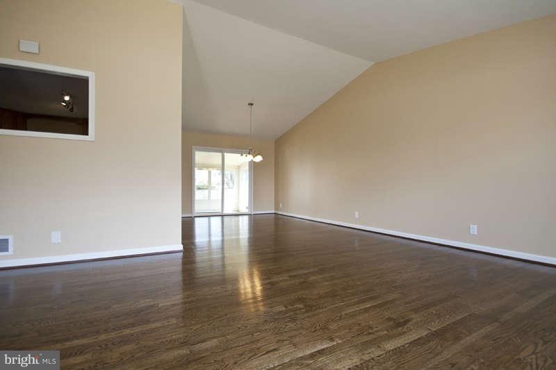 7410 Allmont Road Baltimore, MD 21244 - Photo 3 of 23 Living Room