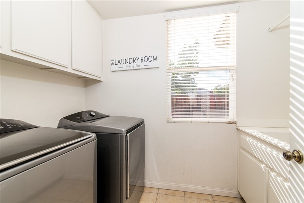 23746 Fieldcrest Lane Murrieta, CA 92562 - Photo 24 of 54 a utility room with dryer and washer