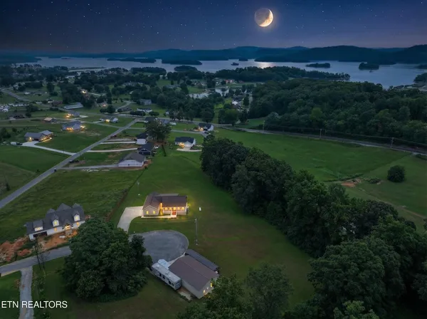 $850,000 | 413 Chippewa Lane, Rutledge, TN 37861