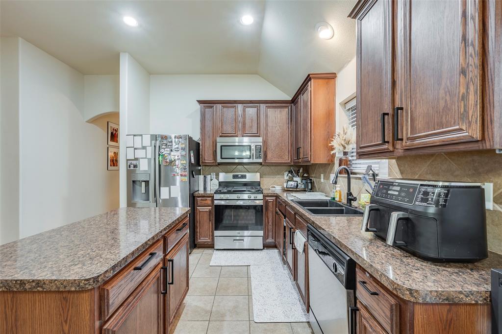 8143 Guadalupe Road Arlington, TX 76002 - Photo 9 of 24