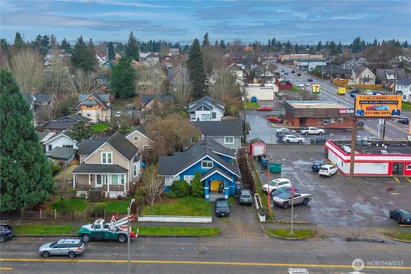 a view of multiple houses with a street