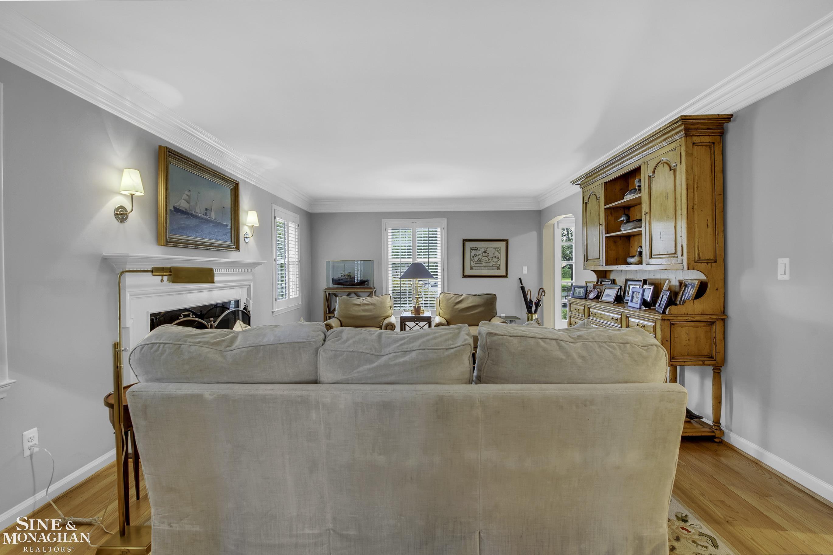 1042 Bishop Road Grosse Pointe, MI 48230 - Photo 8 of 53 50123710-7.JPG