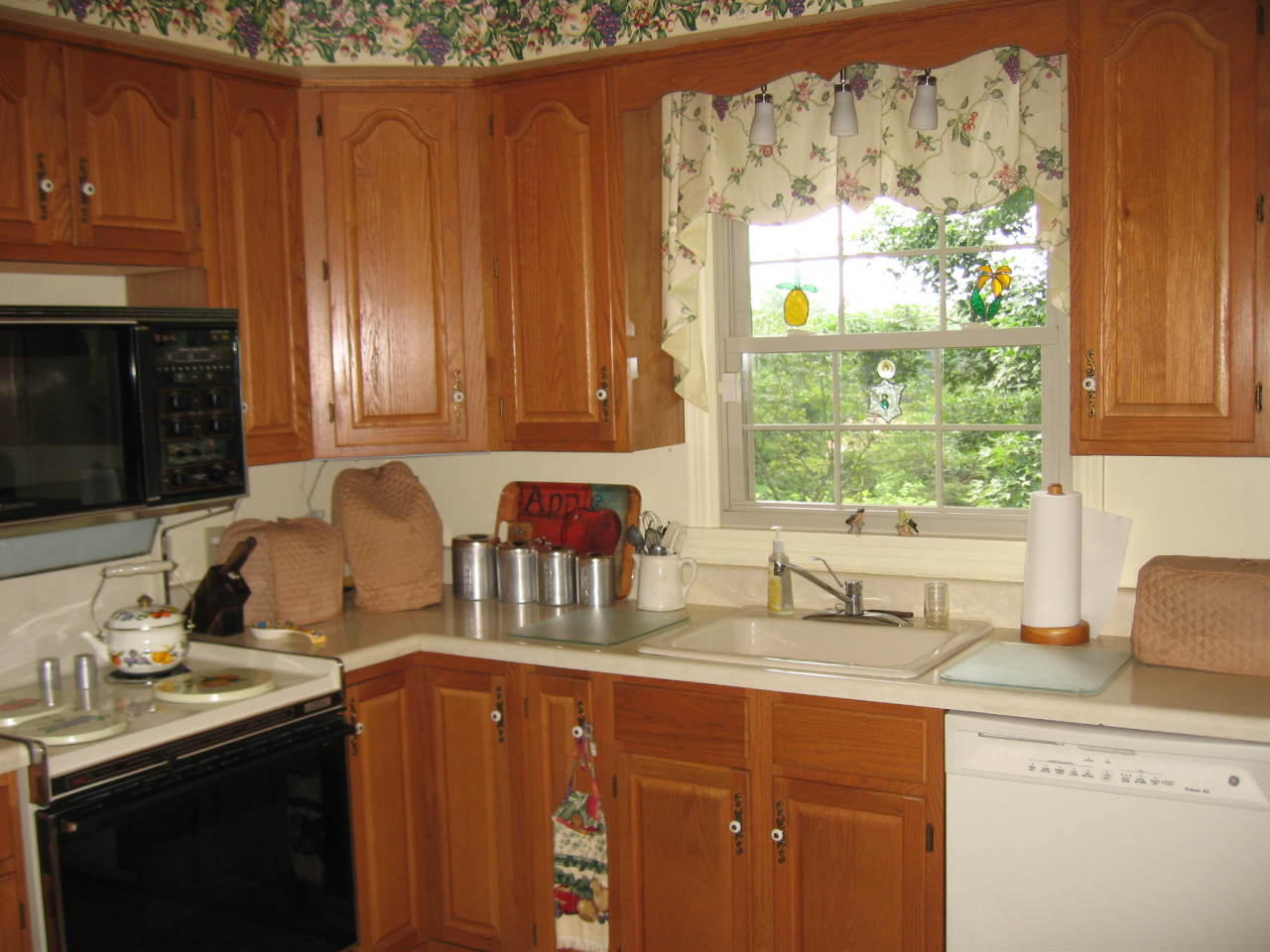3528 Grandin Road Southwest Roanoke, VA 24018 - Photo 2 of 22 Kitchen