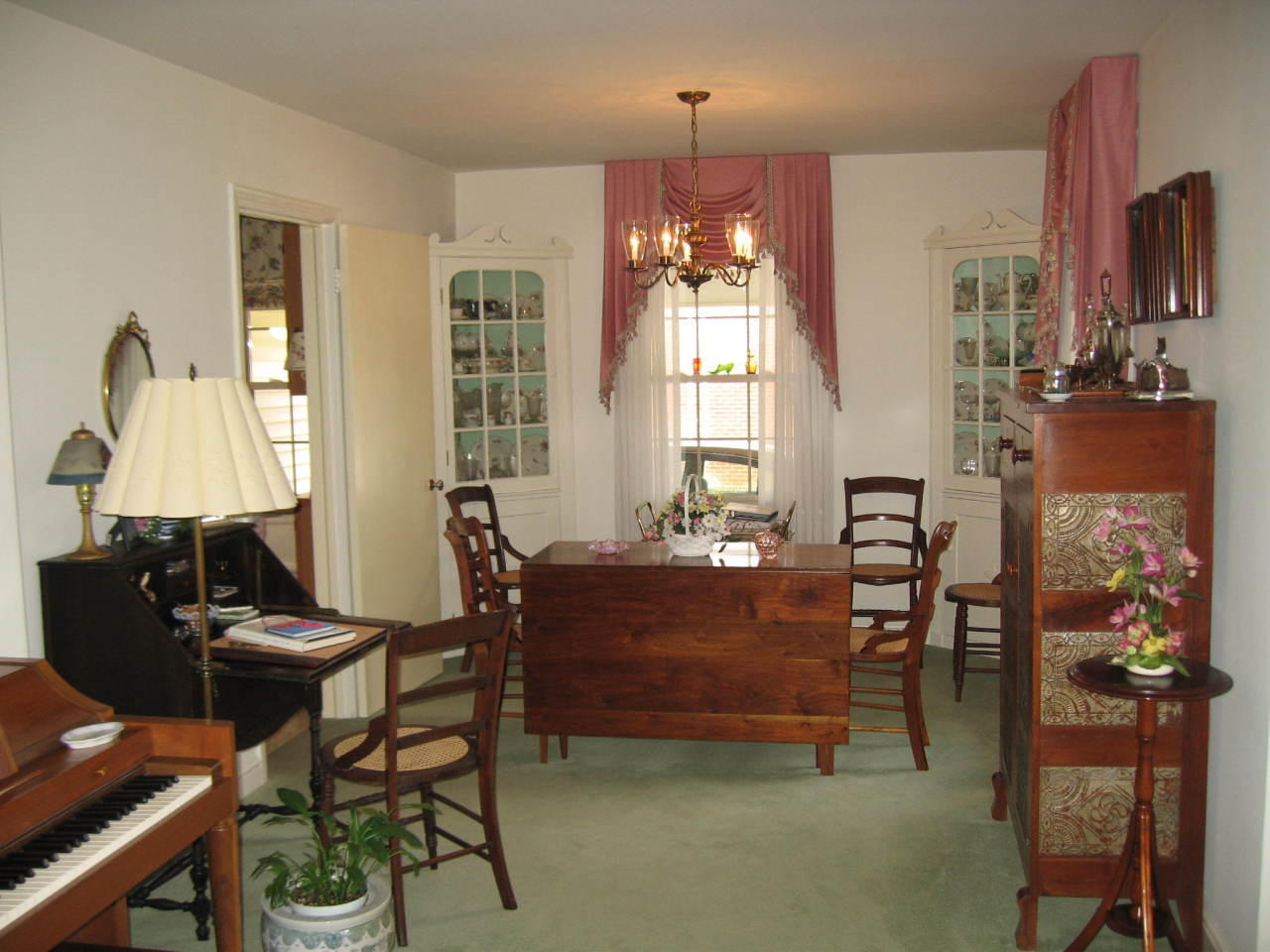 3528 Grandin Road Southwest Roanoke, VA 24018 - Photo 5 of 22 Dining Room