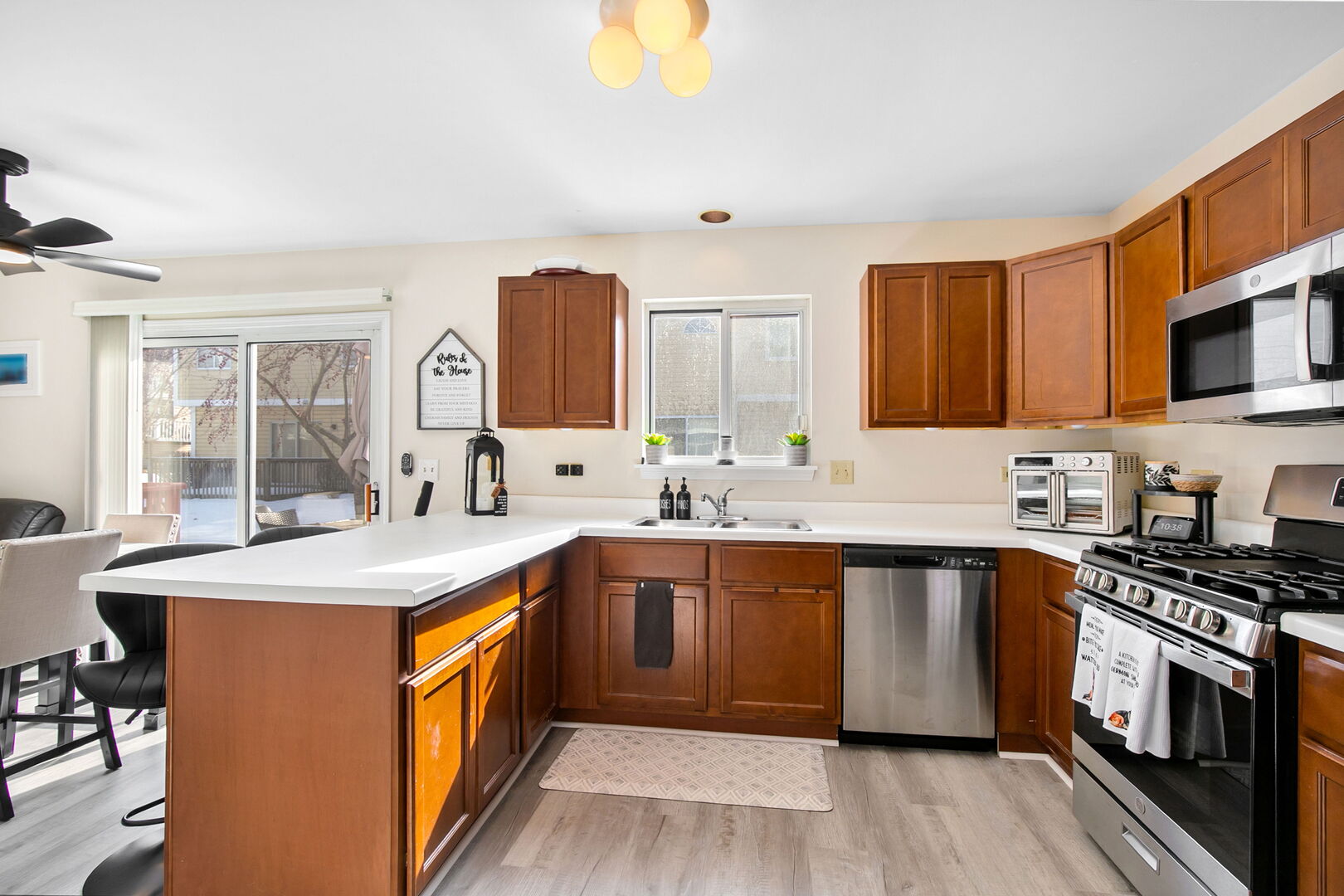 1879 Independence Court Gurnee, IL 60031 - Photo 6 of 17