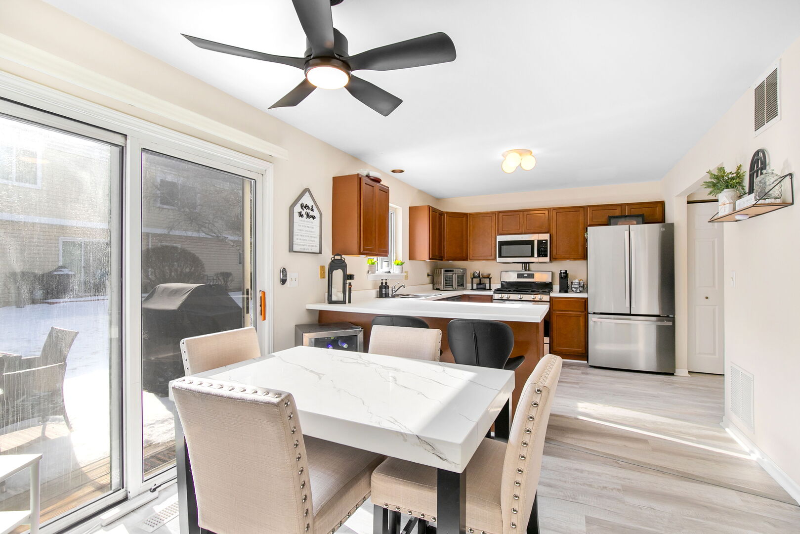 1879 Independence Court Gurnee, IL 60031 - Photo 9 of 17