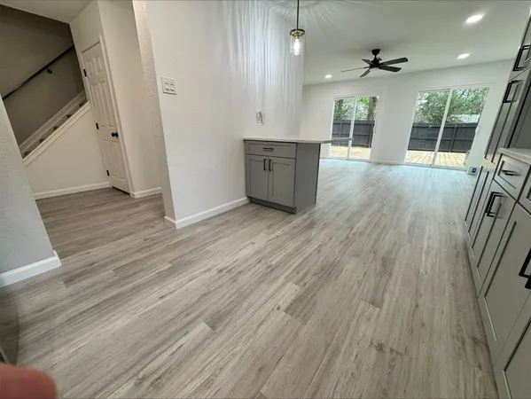 $2,450 | 1004 East Red Cedar Circle, The Woodlands, TX 77380