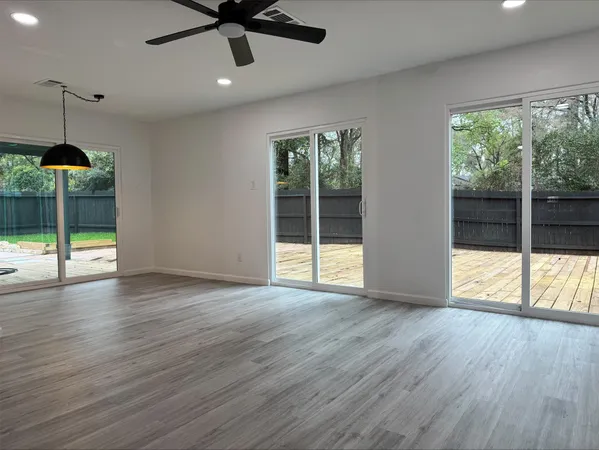 $2,450 | 1004 East Red Cedar Circle, The Woodlands, TX 77380