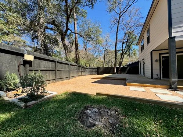 $2,450 | 1004 East Red Cedar Circle, The Woodlands, TX 77380