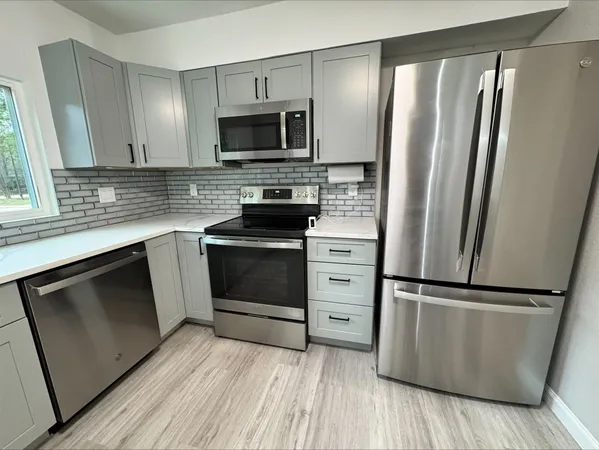 $2,450 | 1004 East Red Cedar Circle, The Woodlands, TX 77380